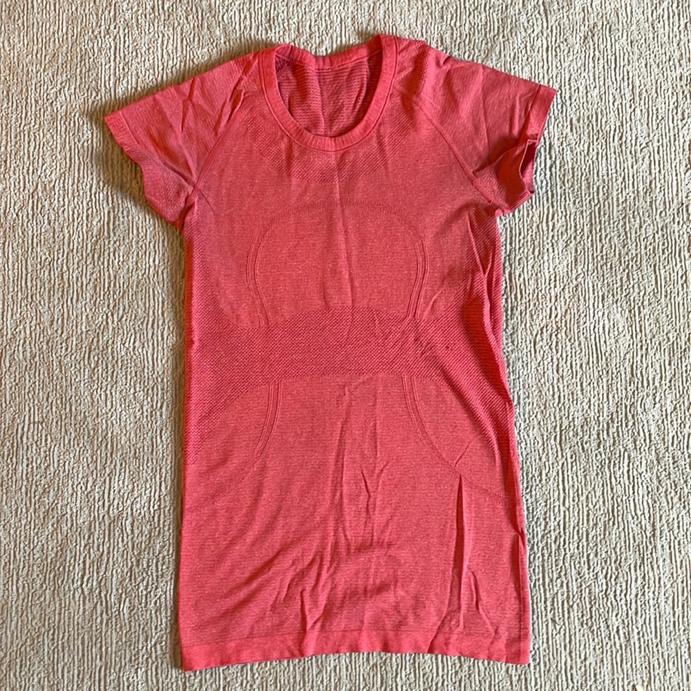 Lululemon Swiftly short sleeve, size 6.